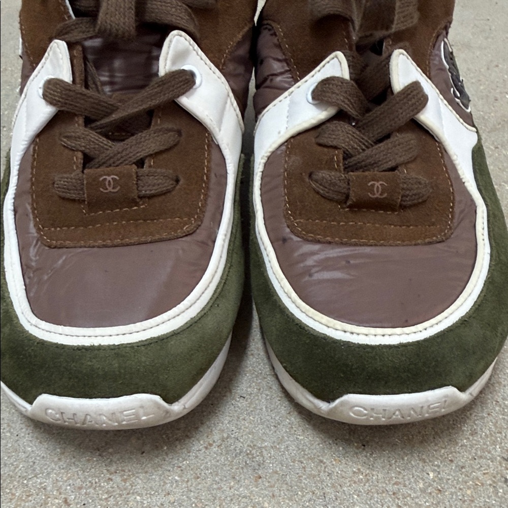 CHANEL Brown & White Women's Low-Top Sneakers - Picture 7 of 7